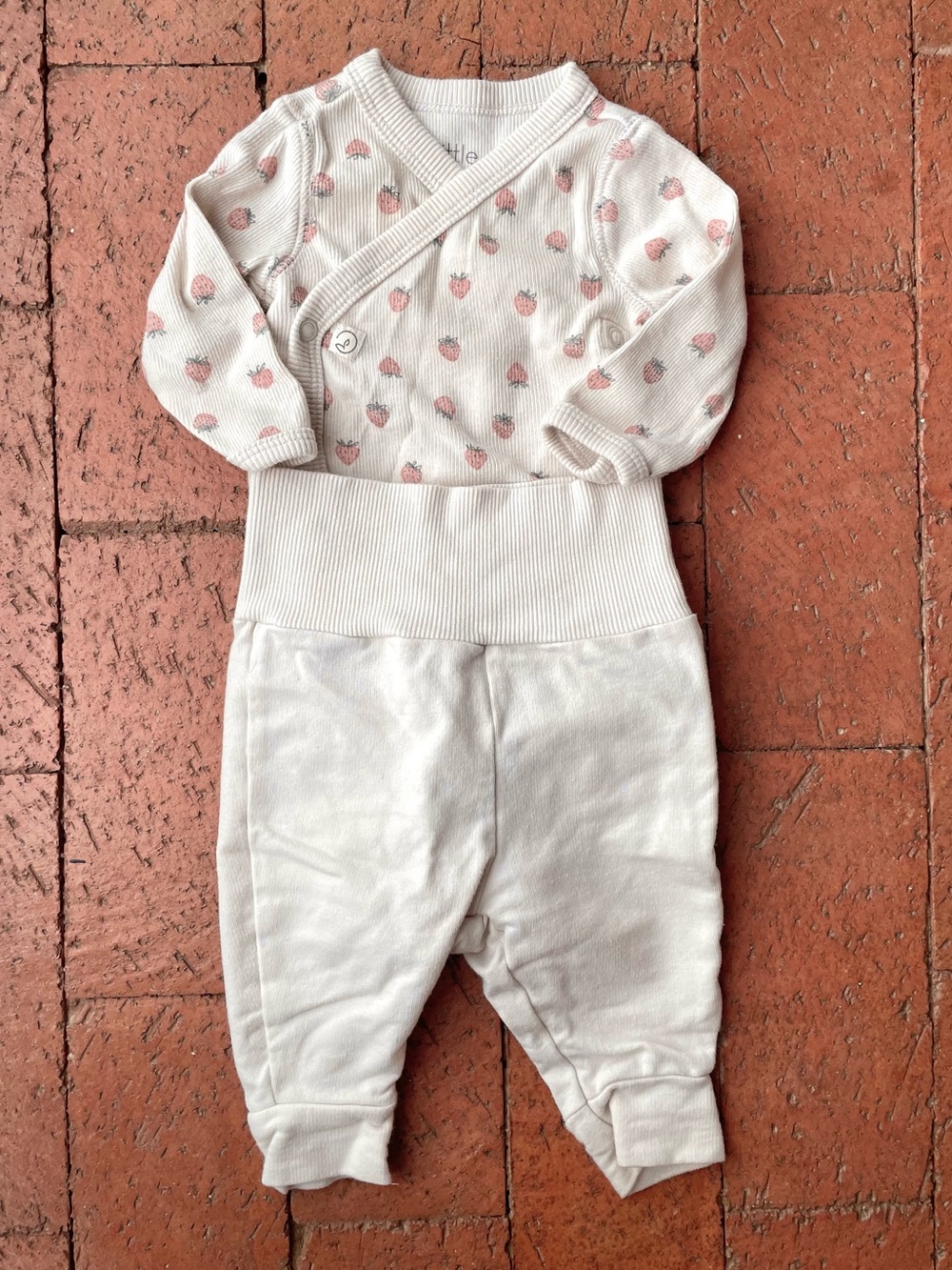 Little Planet organic baby girl outfit, size 0-3M